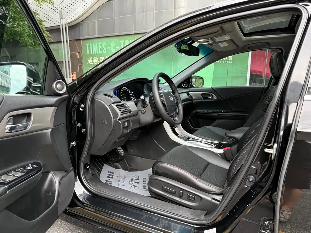 Honda Accord 2018 — фото 9