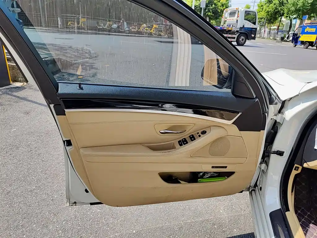 BMW 5 Series 2011