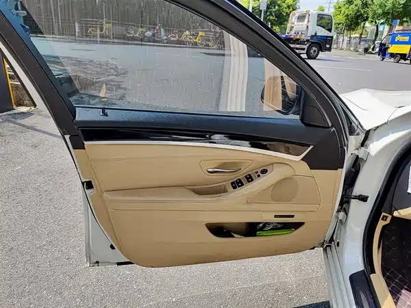 BMW 5 Series 2011