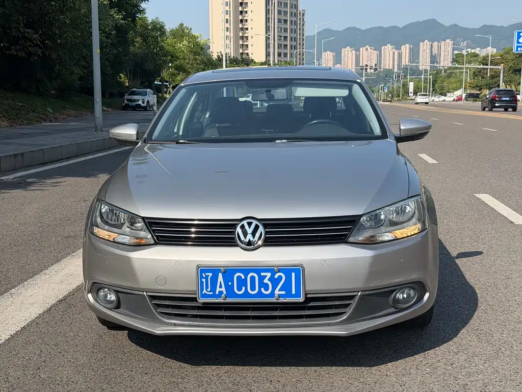 Volkswagen Sagitar 2014