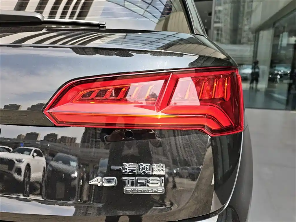 Audi Q5L 2020 — фото 13