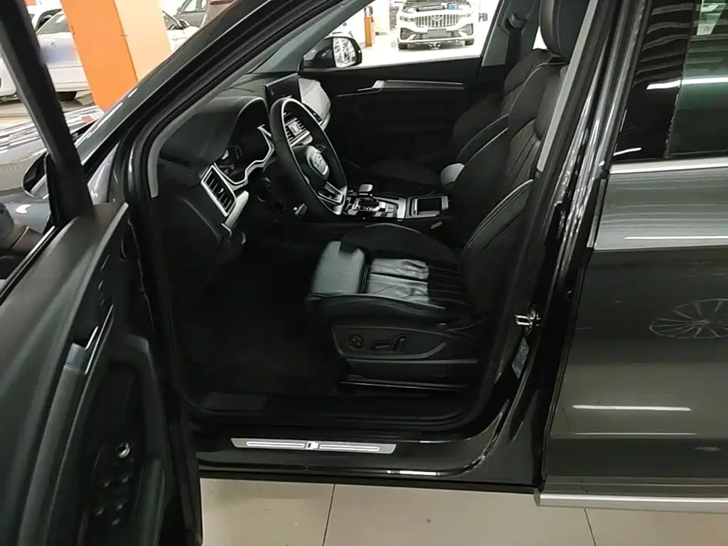 Audi Q5L 2022 — фото 15