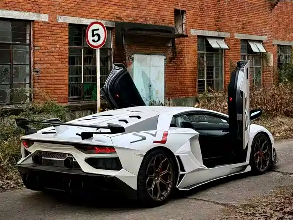 Lamborghini Aventador 2013