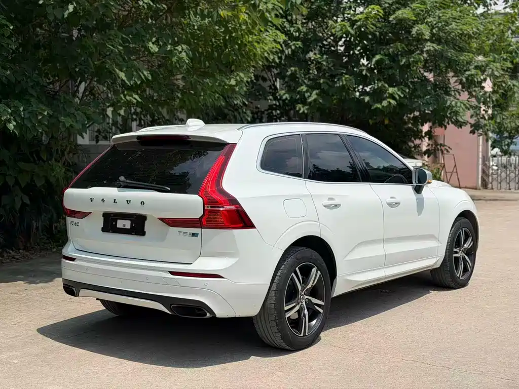 Volvo XC60 2018 — фото 6