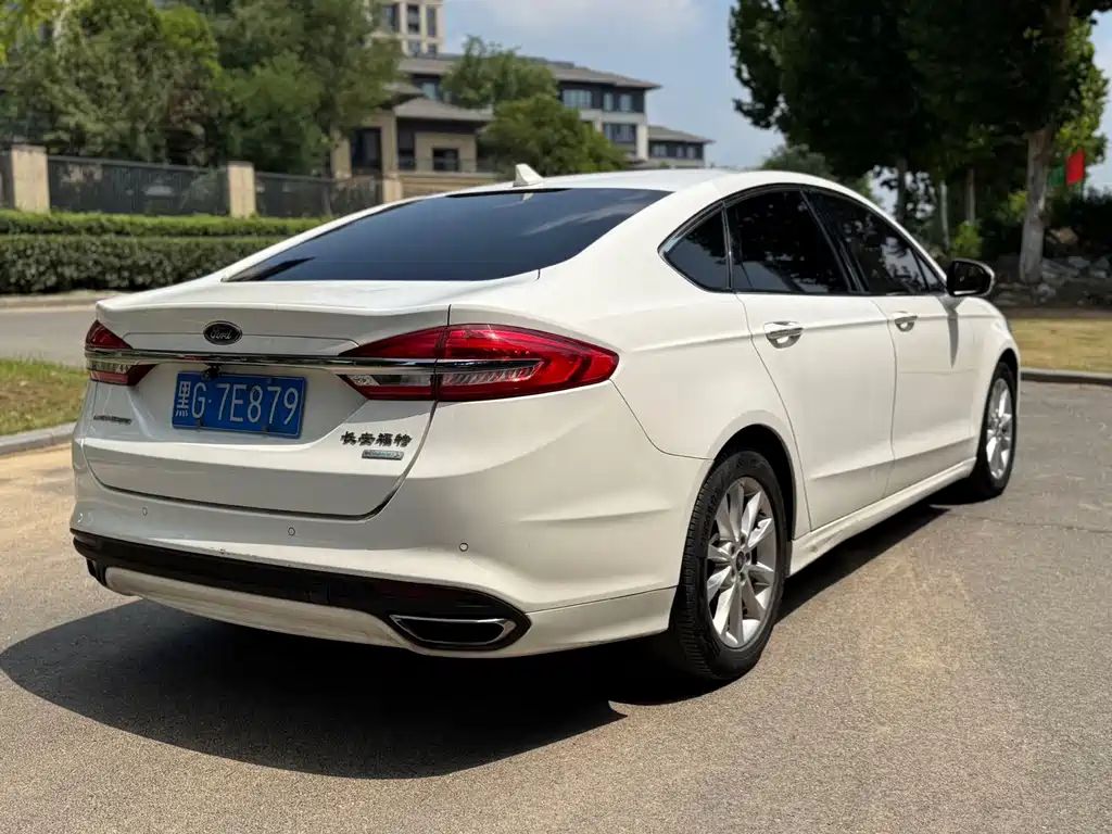 Ford Mondeo 2017 — фото 9