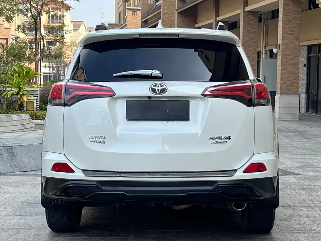 Toyota RAV4 2017 — фото 5