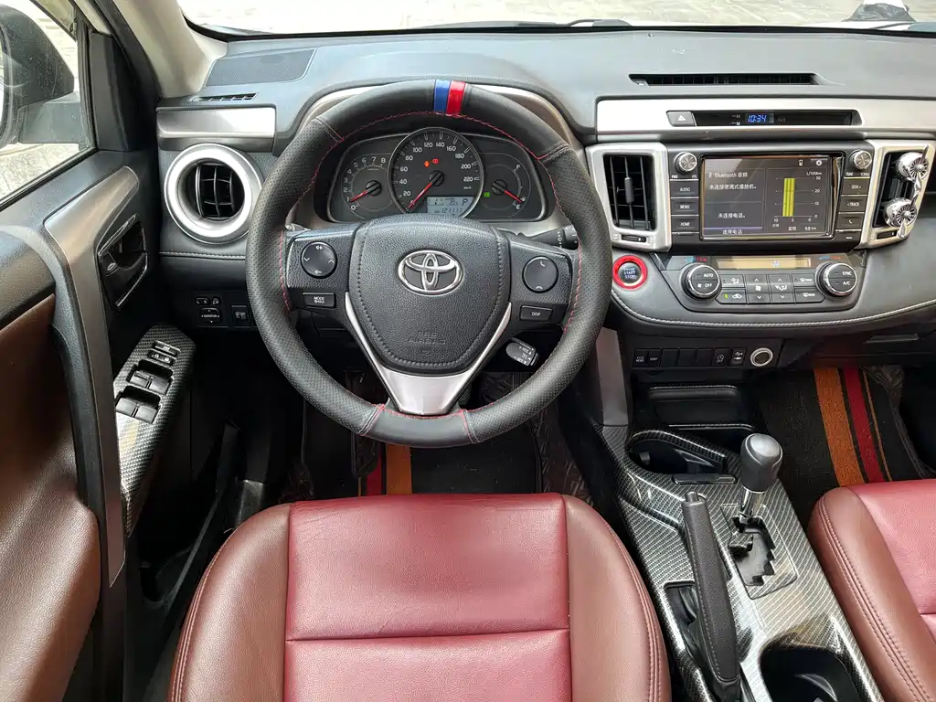 Toyota RAV4 2017 — фото 14