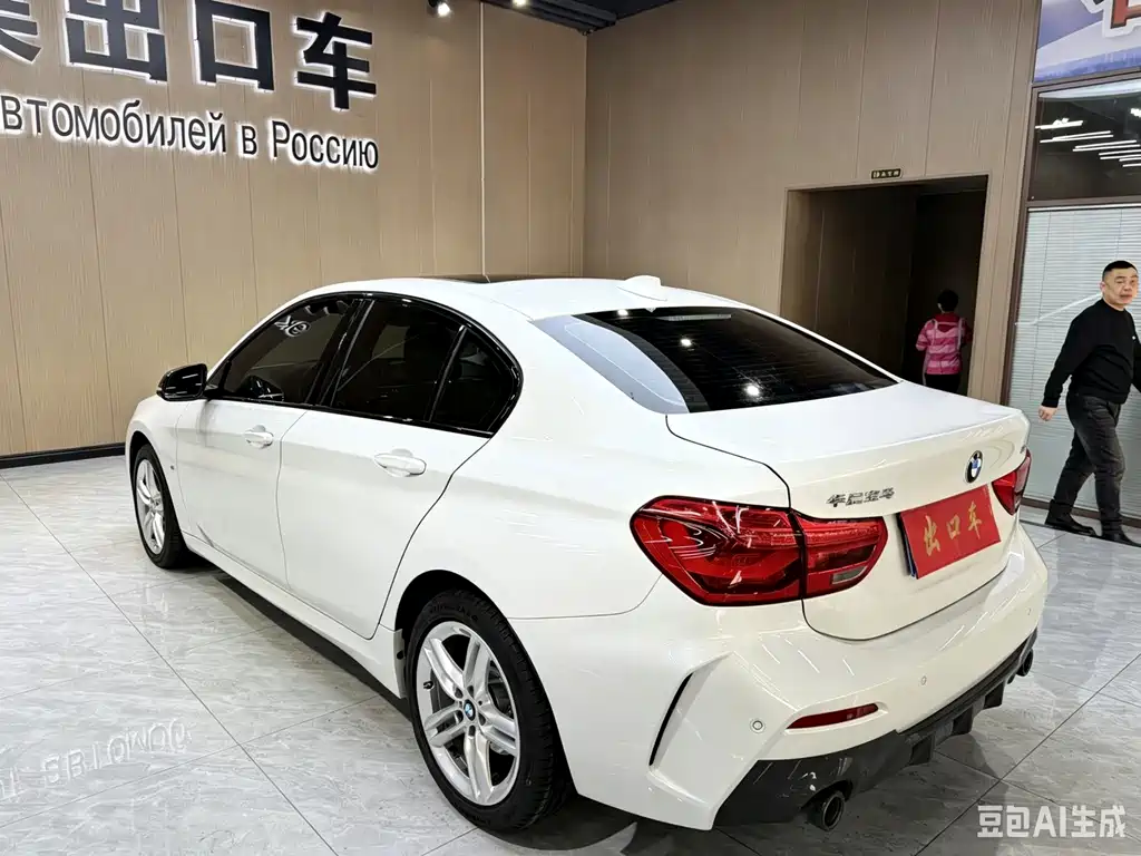 BMW 1 Series 2021 — фото 11