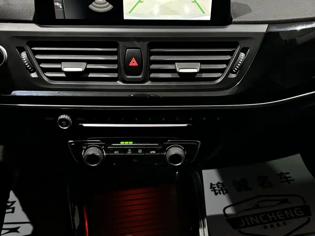 BMW 1 Series 2019 — фото 14