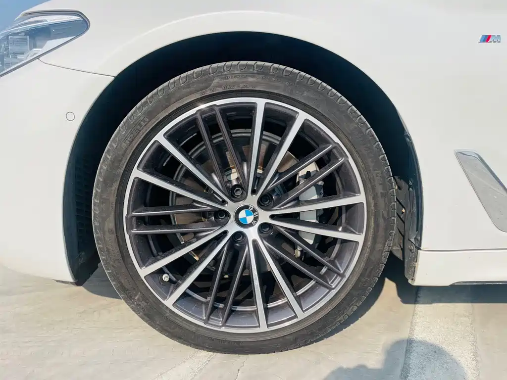 BMW 5 Series 2020 — фото 9