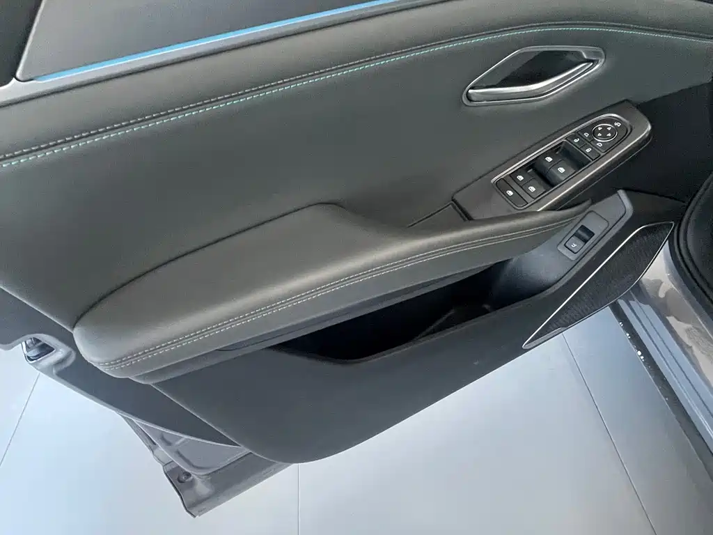 BYD L DM-i 2025 — фото 5