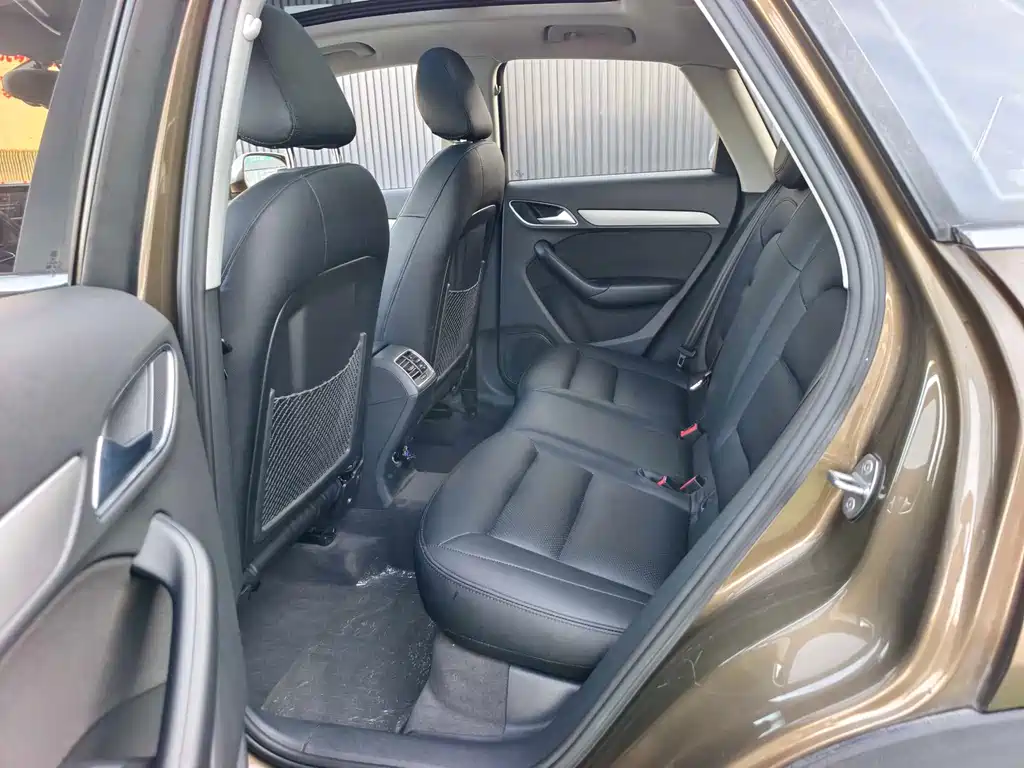 Audi Q3 2015 — фото 12