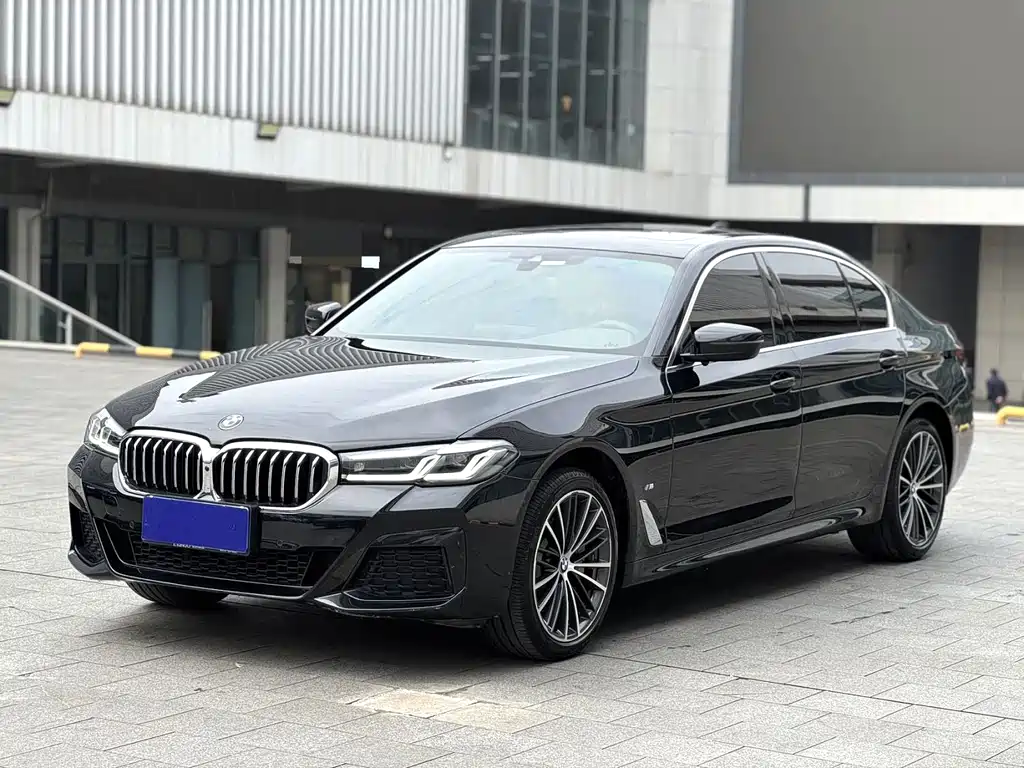 BMW 5 Series 2022 — фото 1