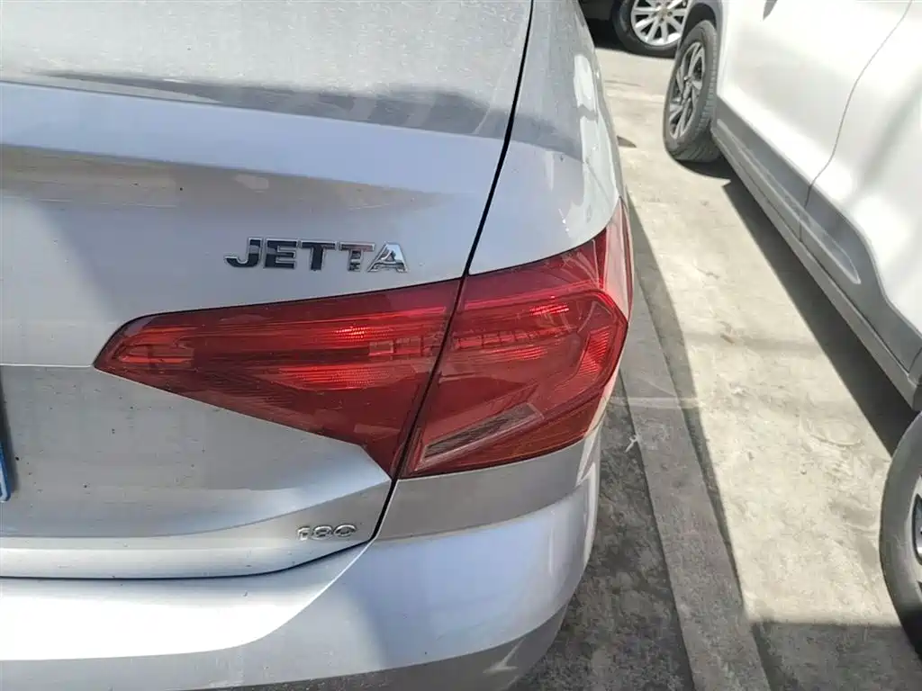 Volkswagen Jetta 2019 — фото 8