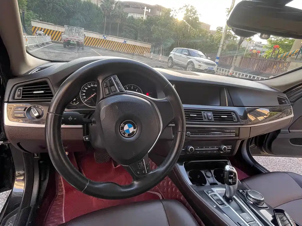 BMW 5 Series 2017 — фото 12