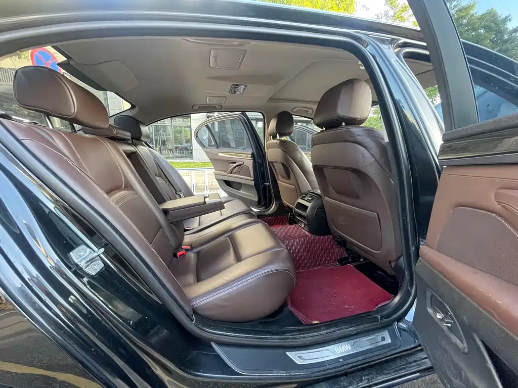 BMW 5 Series 2017 — фото 14