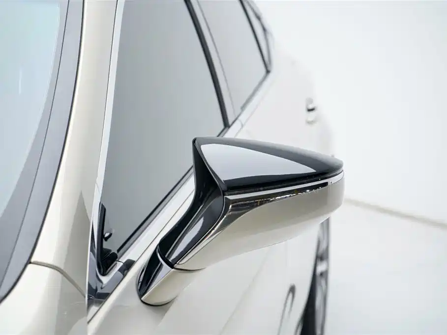 Lexus ES 2018 — фото 19