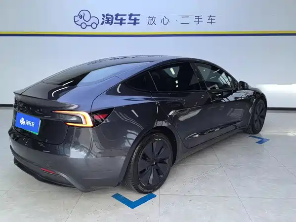 Tesla Model 3 2025