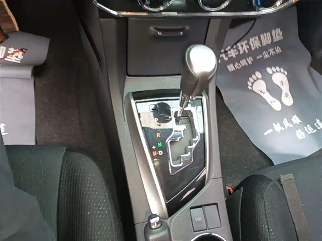 Toyota Corolla 2015 — фото 14