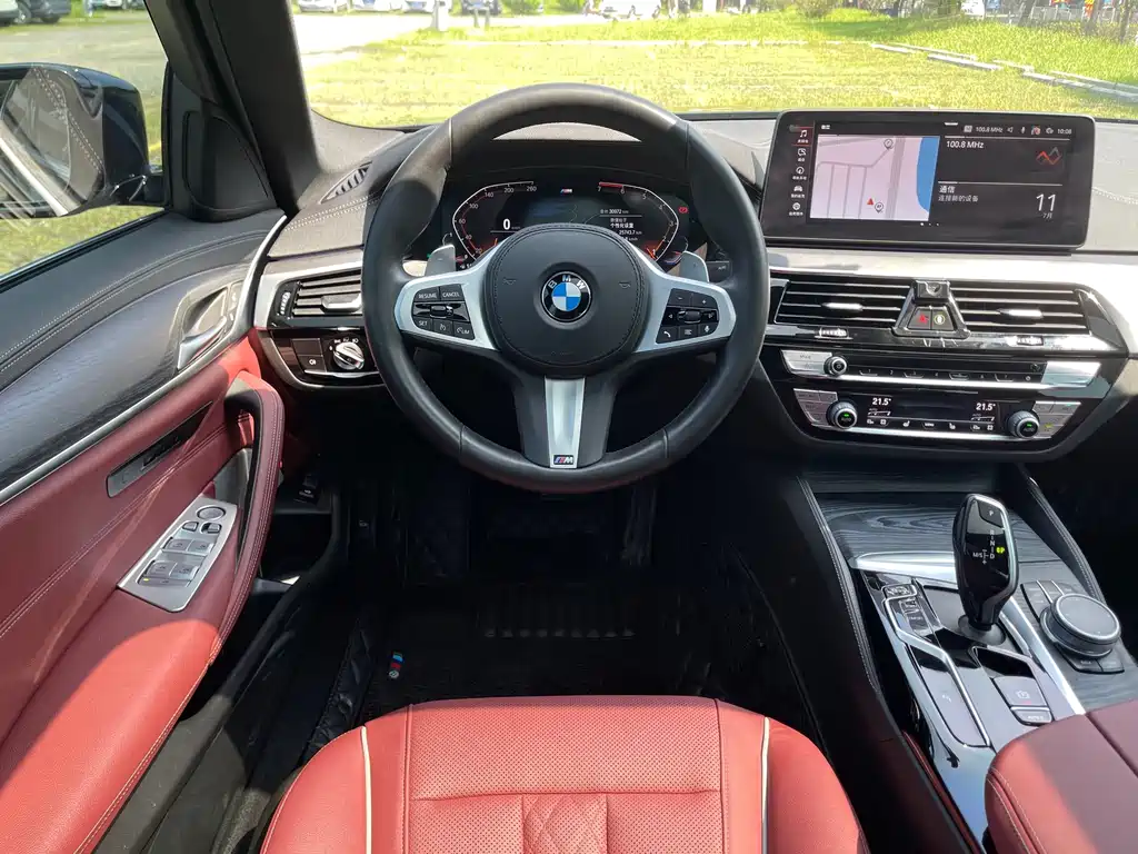 BMW 5 Series 2021 — фото 16