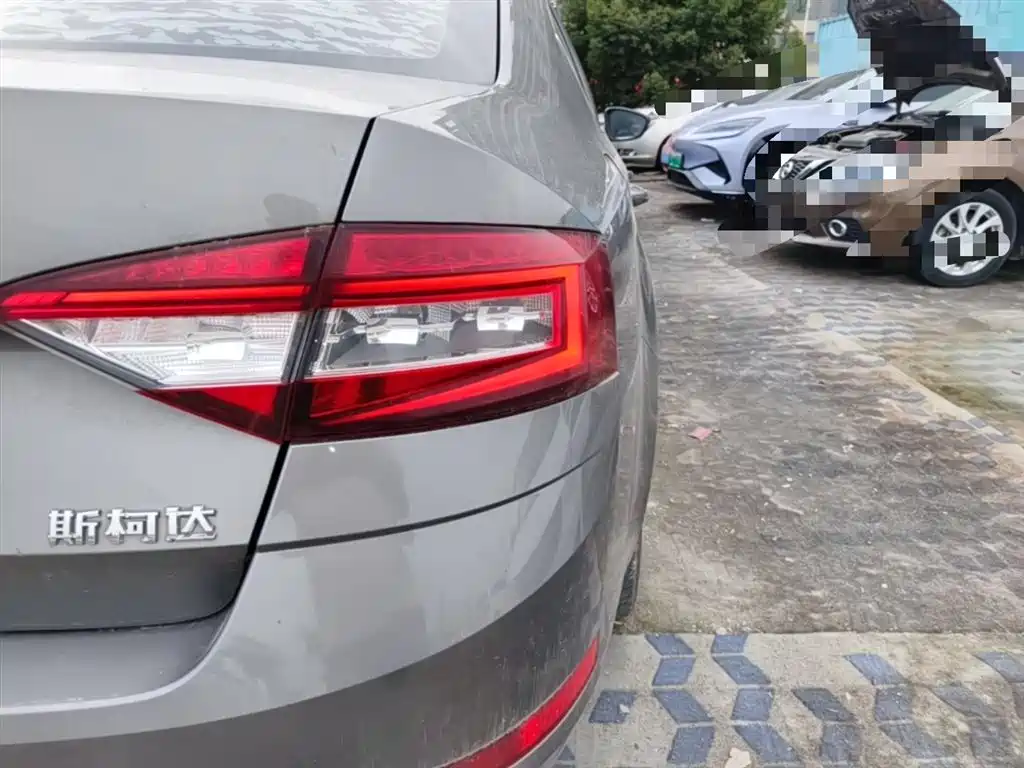 Skoda Octavia 2018 — фото 8