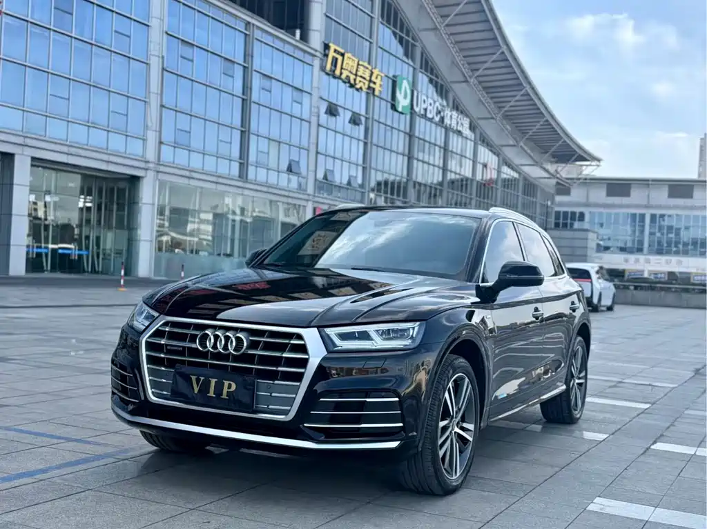 Audi Q5L 2021 — фото 1