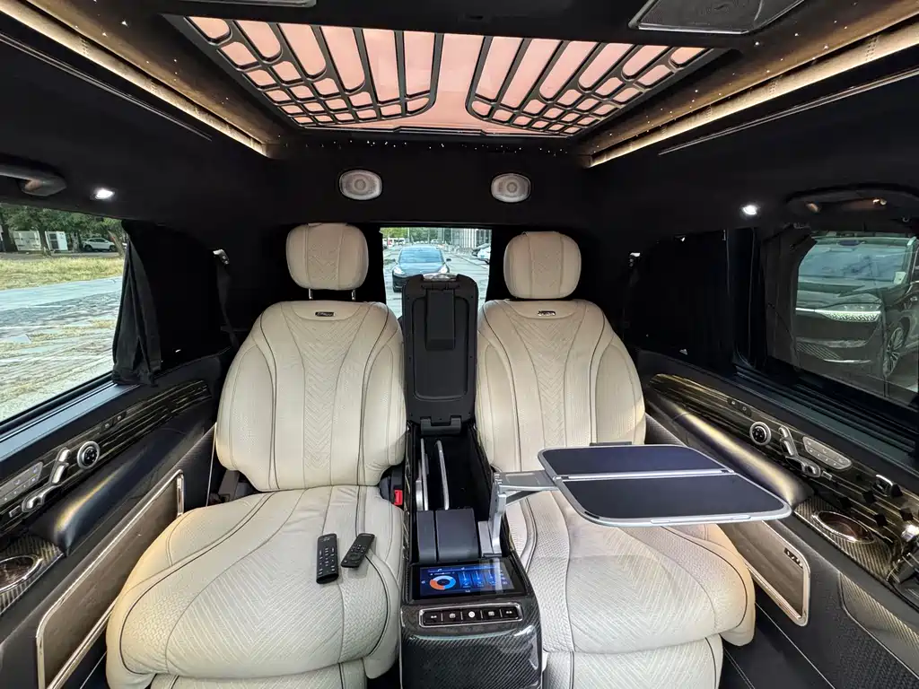 Mercedes-Benz V-Class 2020 — фото 13