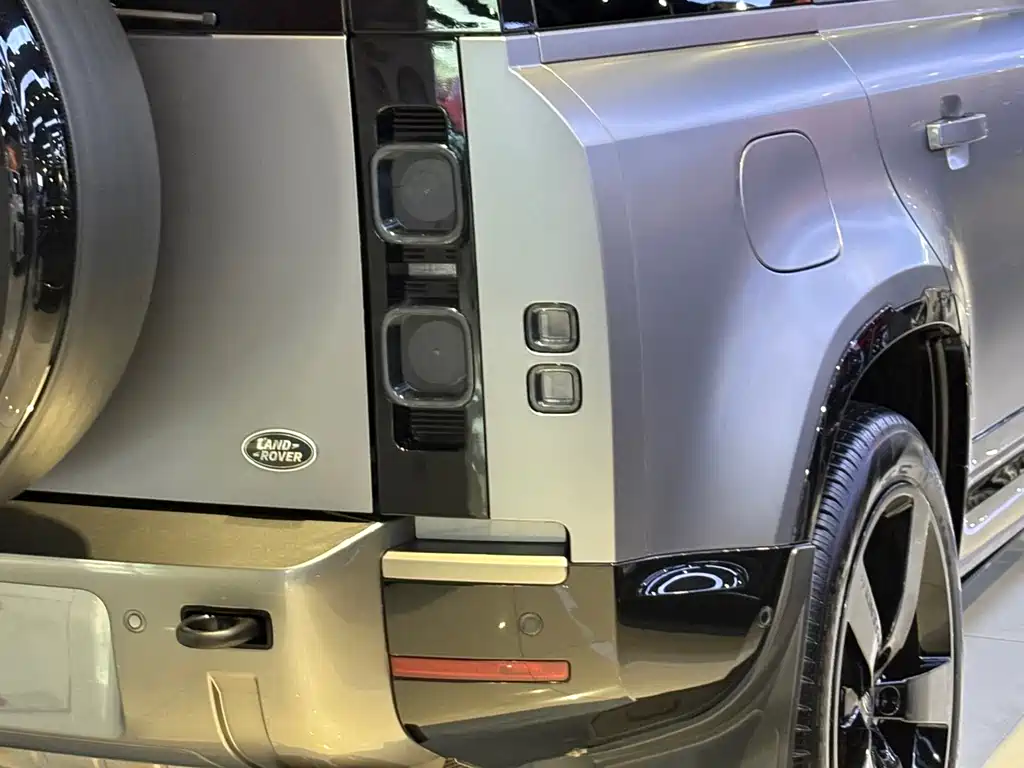 Land Rover Defender 2021 — фото 14