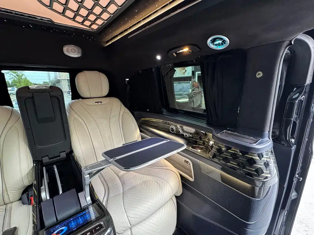 Mercedes-Benz V-Class 2020 — фото 20