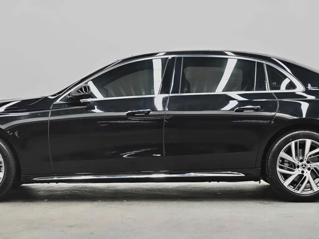 Mercedes-Benz E-Class 2025 — фото 23