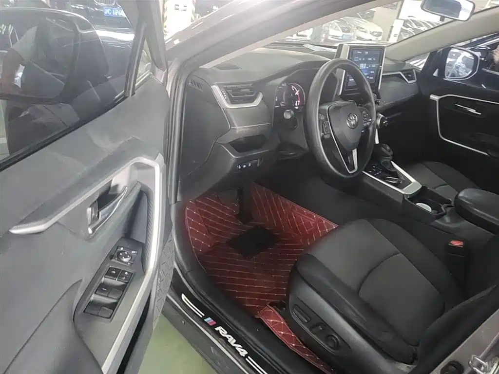 Toyota RAV4 2020 — фото 16