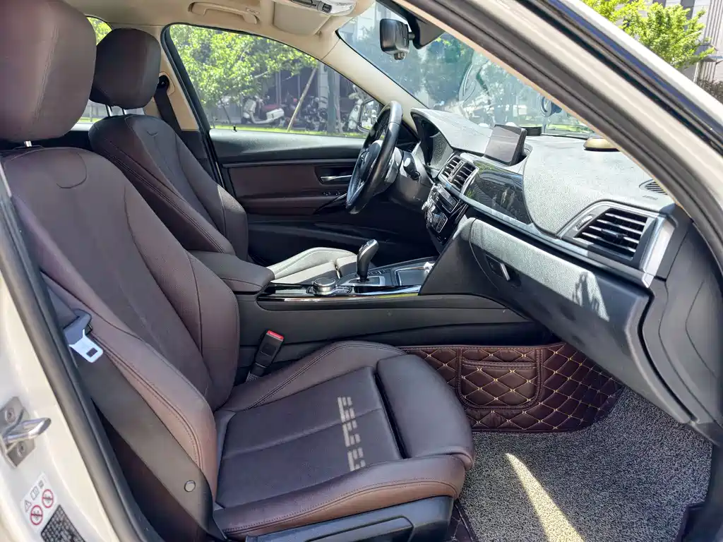 BMW 3 Series 2019 — фото 13