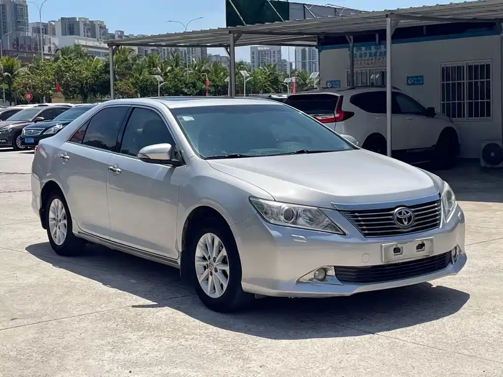 Toyota Camry 2012 — фото 2
