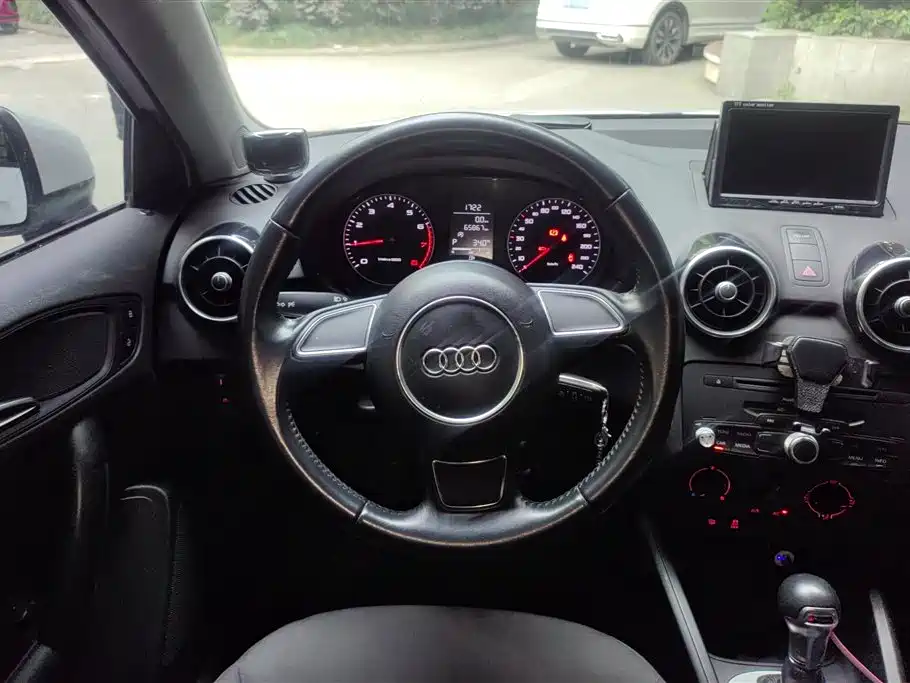 Audi A1 2015 — фото 15