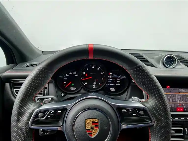 Porsche Macan 2020 — фото 11