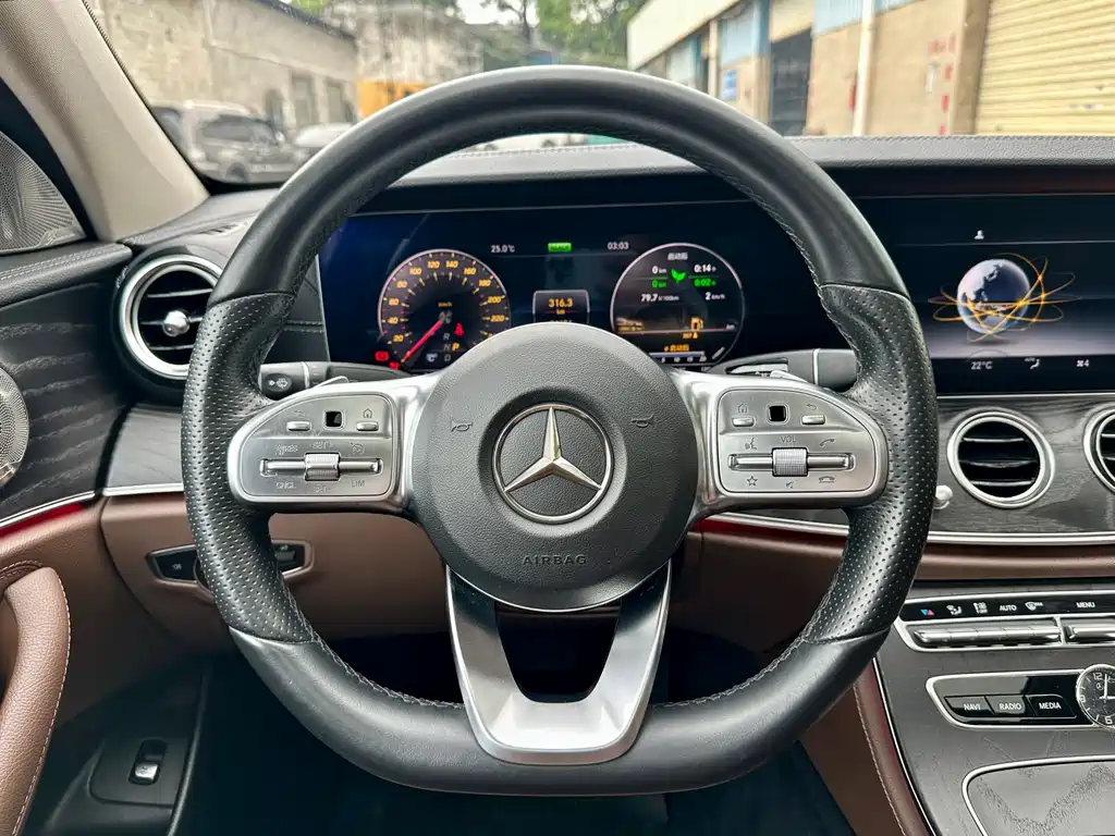 Mercedes-Benz E-Class 2019 — фото 13