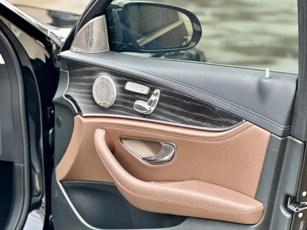 Mercedes-Benz E-Class 2019 — фото 46