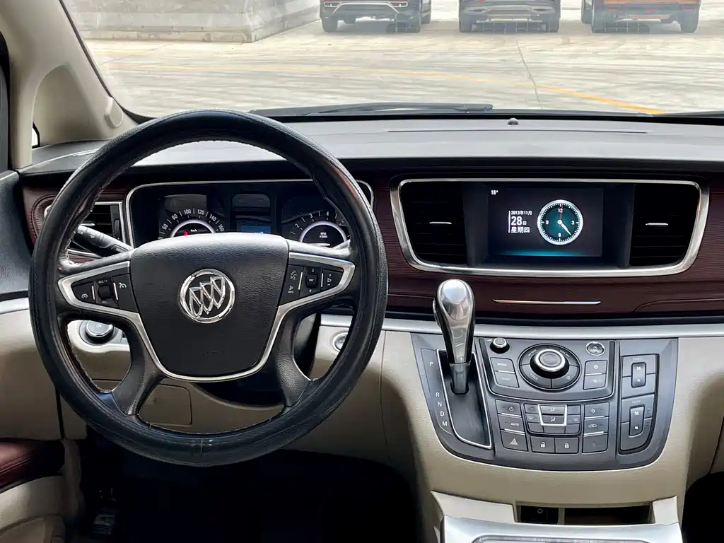 Buick GL8 2018 — фото 11
