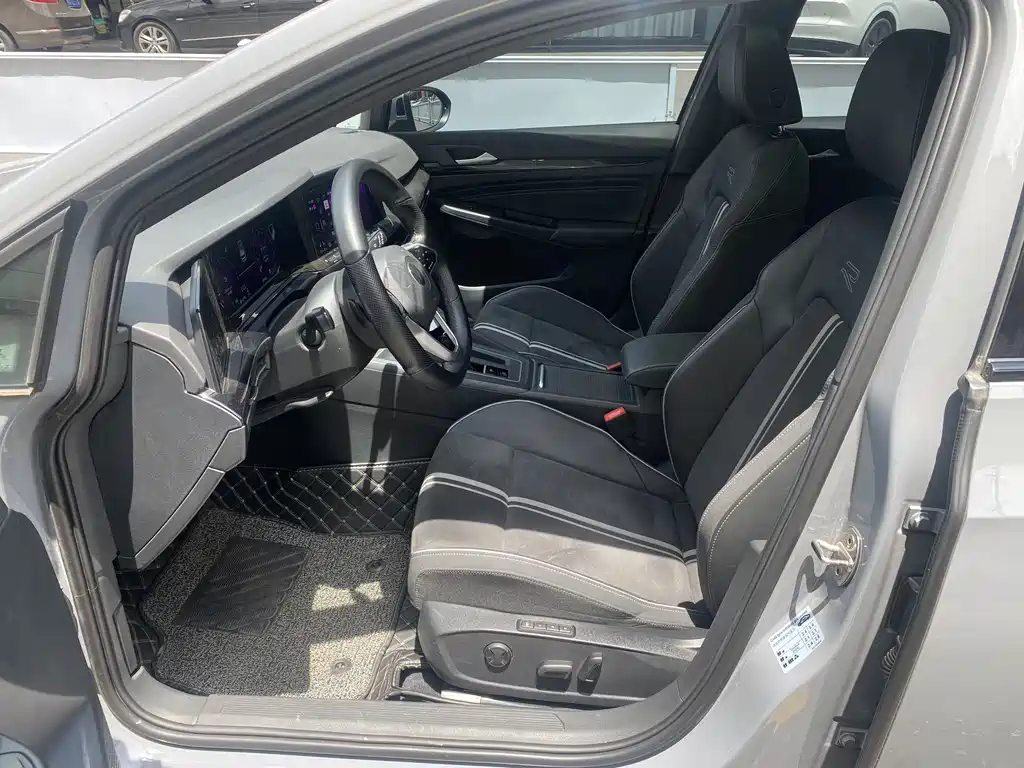 Volkswagen Golf 2021