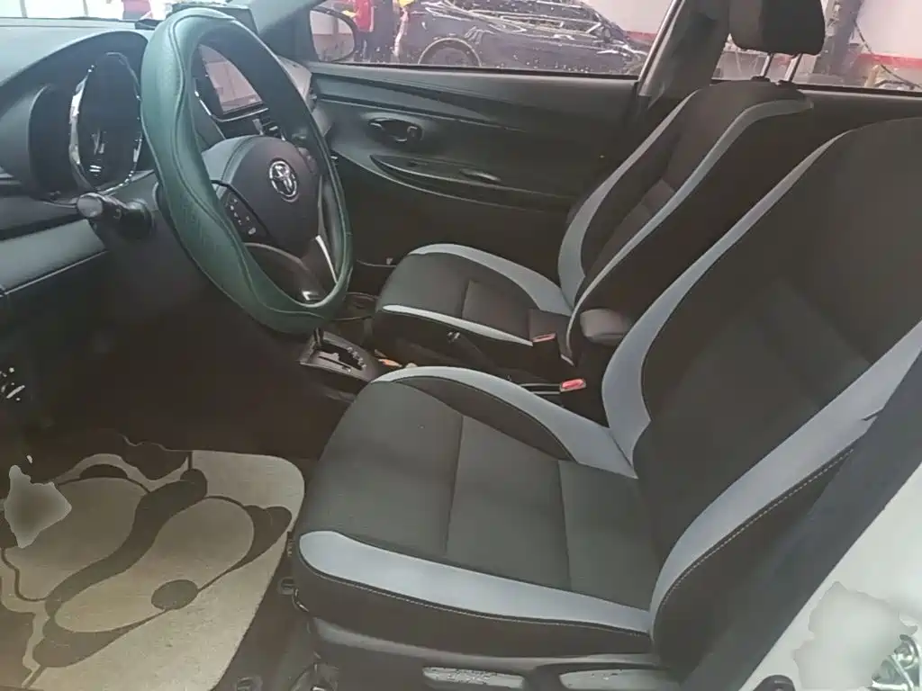 Toyota Yaris L 2023 — фото 15