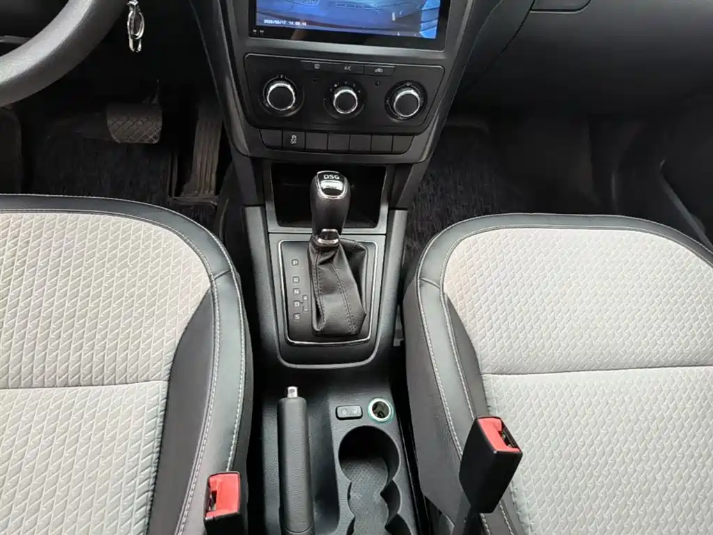Skoda Yeti 2018 — фото 14