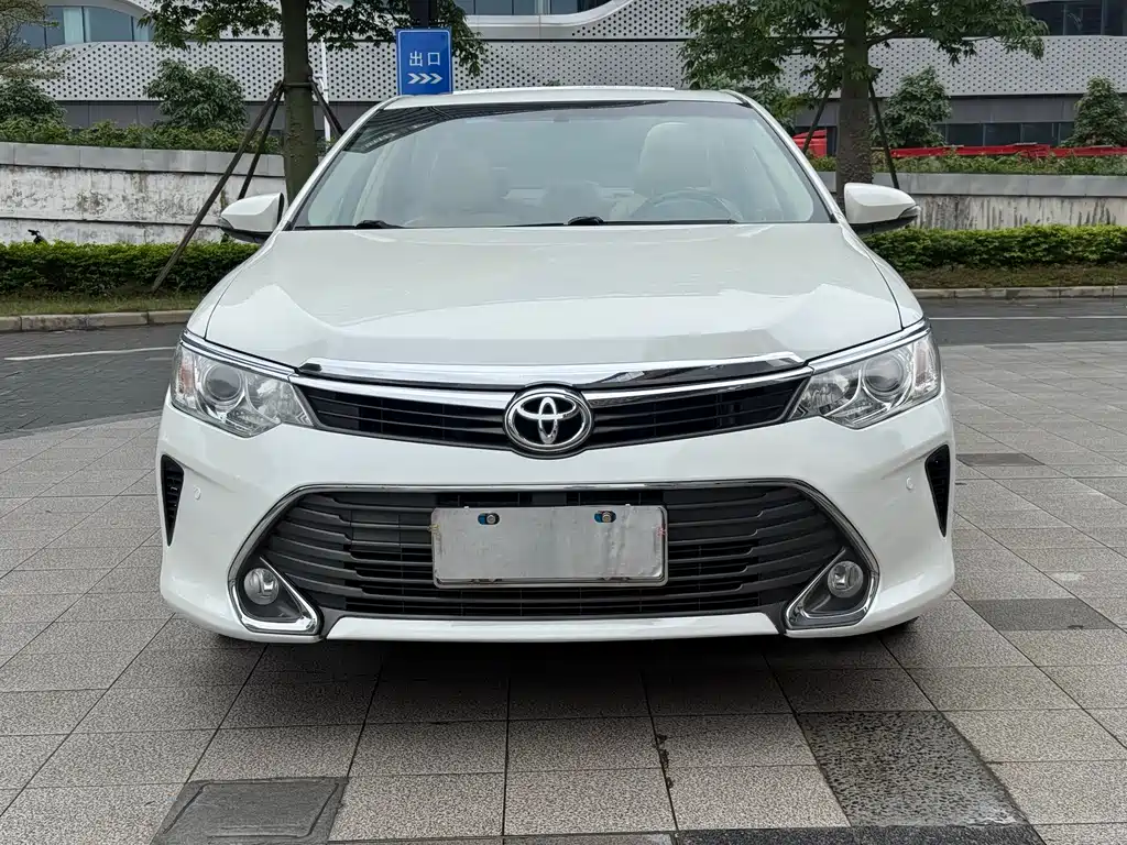 Toyota Camry 2016 — фото 2