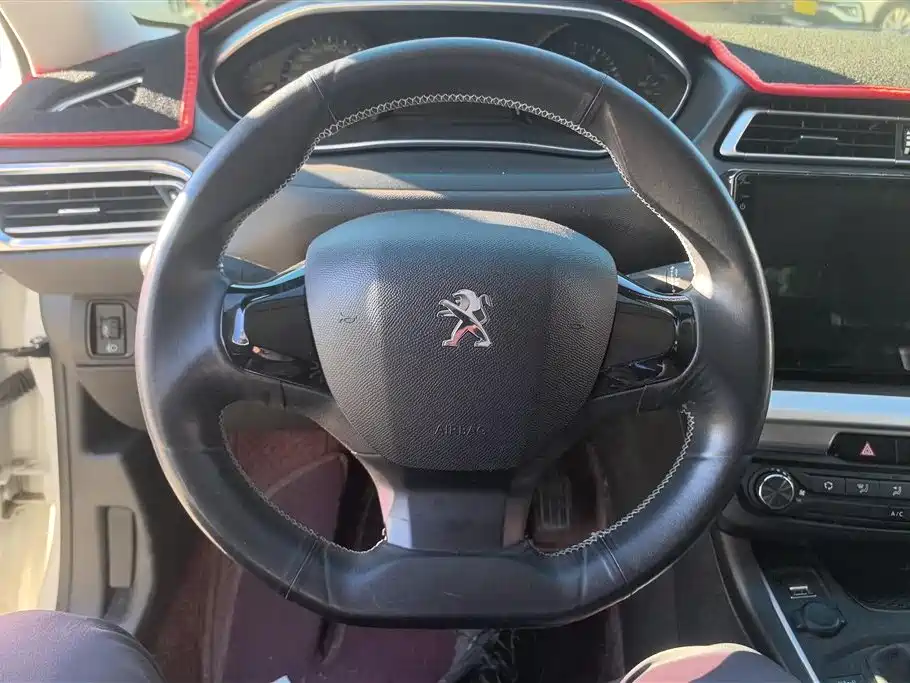 Peugeot 308 2018 — фото 15