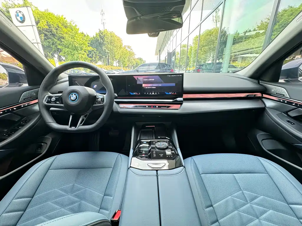 BMW i5 2024 — фото 8