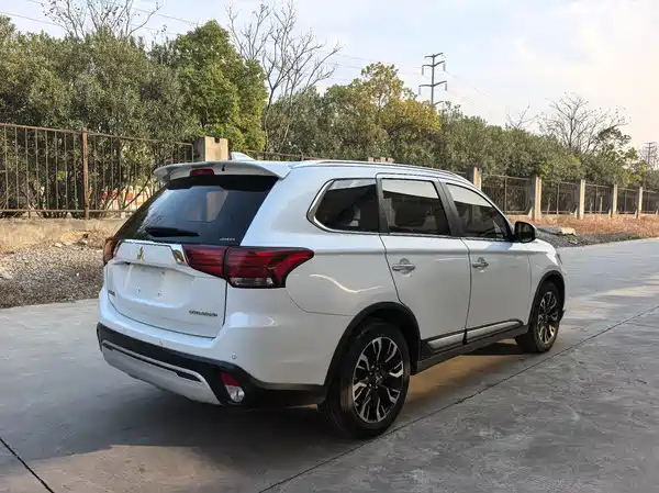 Mitsubishi Outlander 2020