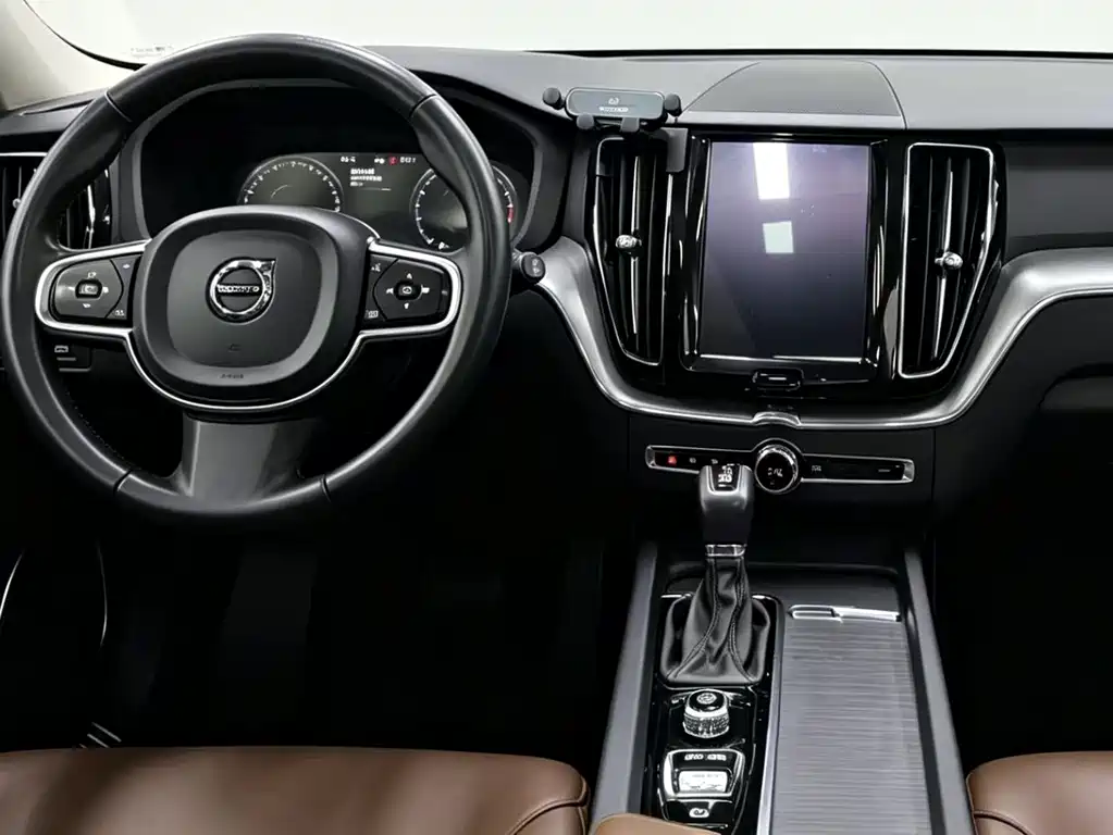 Volvo XC60 2019 — фото 8