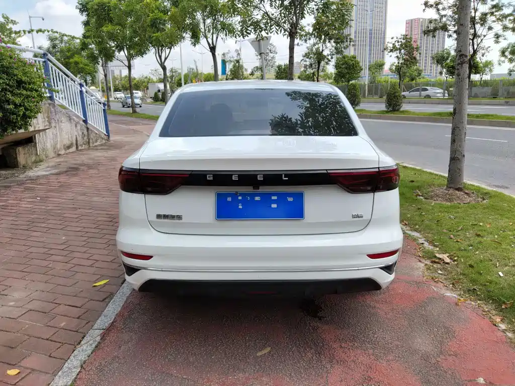 Geely Emgrand 2023