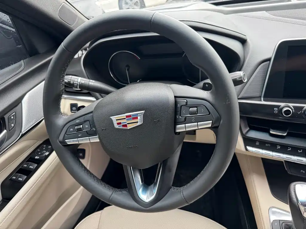 Cadillac CT4 2024 — фото 12