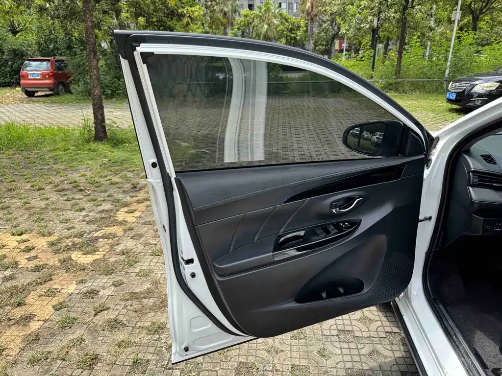 Toyota Yaris L 2022 — фото 29