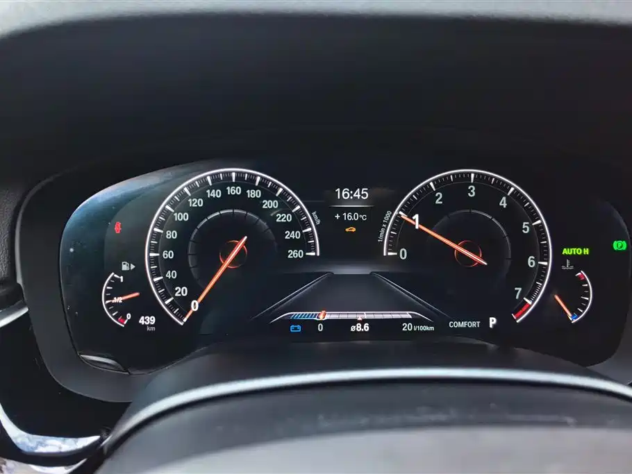 BMW 5 Series 2019 — фото 14